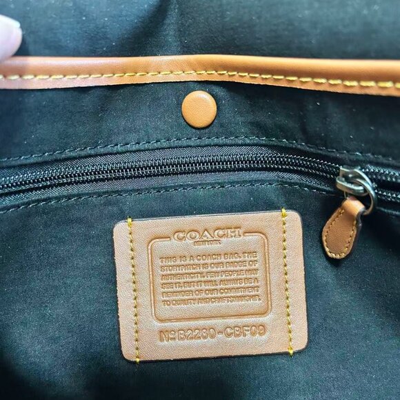 Coach CBF09 Men's Flap Messenger Bag, size 32.5 x 25 x 8cm - Picture 9 of 9